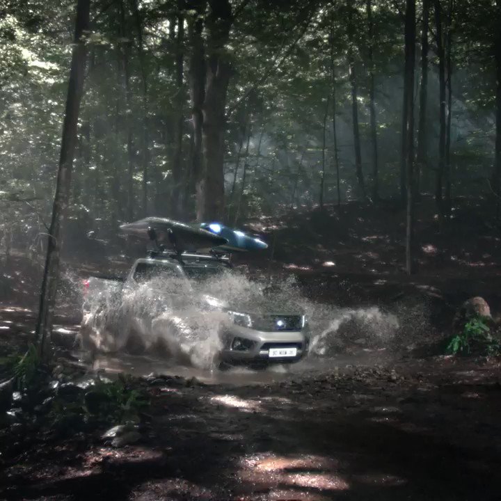 ¿Por qué entrar tranquilamente en el fin de semana cuando puedes hacerlo chapoteando con el #Nissan #Navara N-Guard?