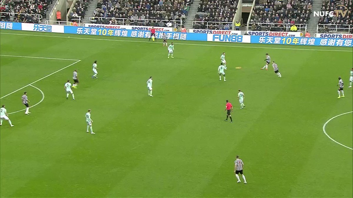 🔥 𝗕𝗨𝗟𝗟𝗘𝗧 𝗛𝗘𝗔𝗗𝗘𝗥!
🎂 Happy 31st @salorondon23!
😅 Here's a throwback to his winning goal for @NUFC as they beat @afcbournemouth 2⃣-1⃣ at St James' Park!
#NUFC ⚫️⚪️
📽️: @NUFC
https://t.co/f2dFp1p9Qn