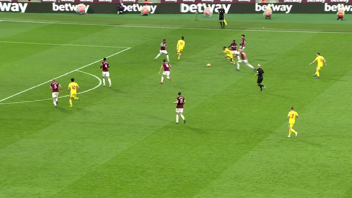 The moments that go unnoticed... but not by us.
@_DeclanRice 👏