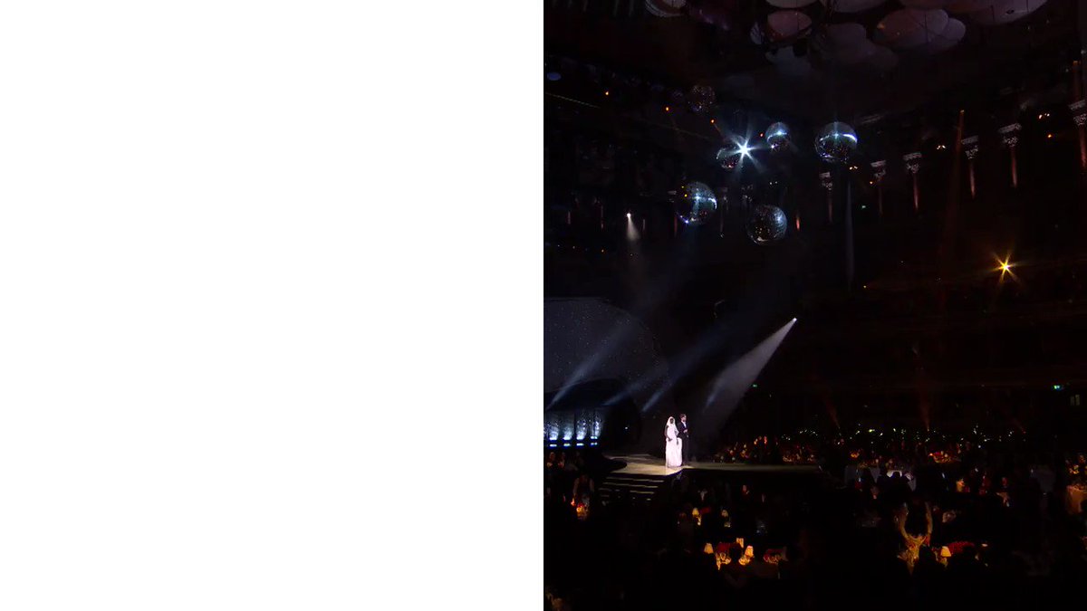 Watch the video of Duchess Meghan's surprise appearance at the Fashion Awards in London last night! https://t.co/df1REKCskO