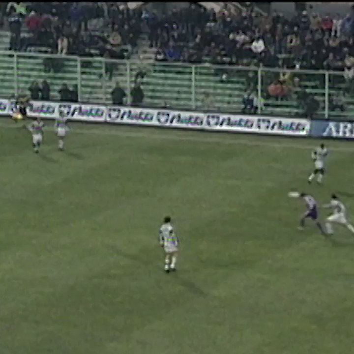 #GoalOfTheDay
๐ 19.12.2001
๐ Fiorentina
๐ @TrezegolDavid