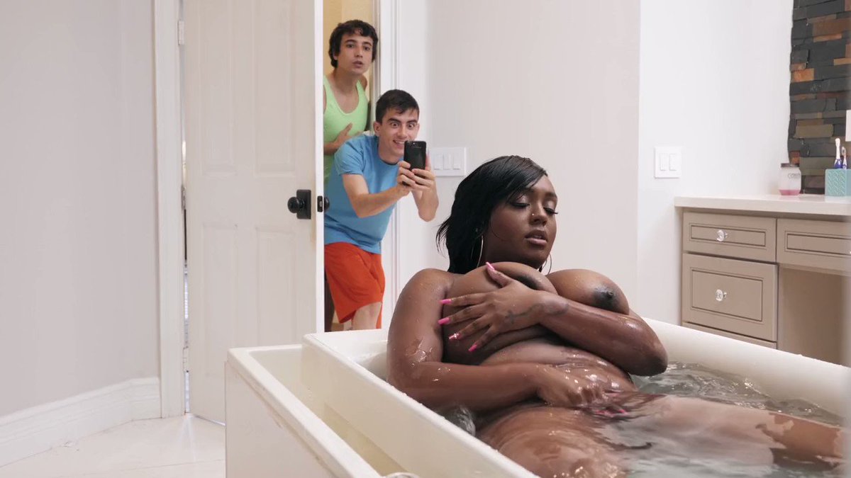 Ebony stepmom in the bathtub osla