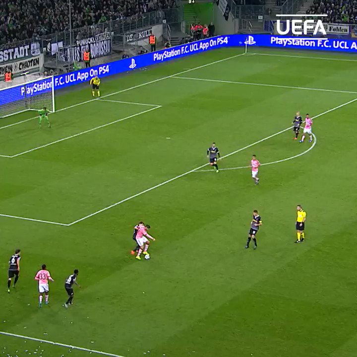 🎂 Auguri @LichtsteinerSte ❗
🎥 Rivediamo la sua rete al @borussia con la @juventusfc, il gol più bello della #UCL 2015/16 👏