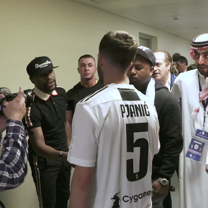 #SuperJuve 🏆+ Súper campeón @FloydMayweather 👊