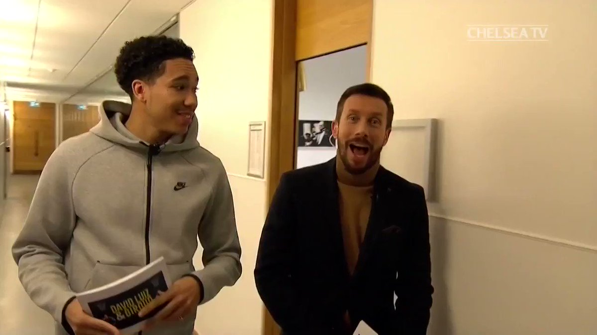And we're live! π¬
Head over to the Chelsea app to watch our LIVE show with @DavidLuiz_4 and @_OlivierGiroud_!
π² http://che.lc/LuizGiroudΒ