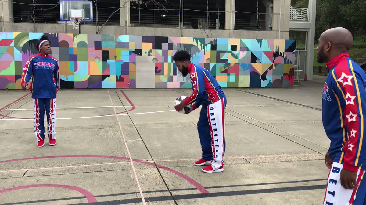 Thanks for coming by to visit us, @Globies!
Check out more of the Harlem Globetrotters' videos here โ https://www.youtube.com/user/hrlmglobetrotters/featuredย โฆ
