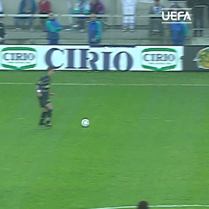 🎂 Auguri, Iván #Zamorano❗ ⚫🔵
🎥 Lo festeggiamo rivedendo la sua rete nella finale di Coppa UEFA 1997/98 vinta 3⃣-0⃣ dall'#Inter sulla #Lazio 👏
#UEL @Inter