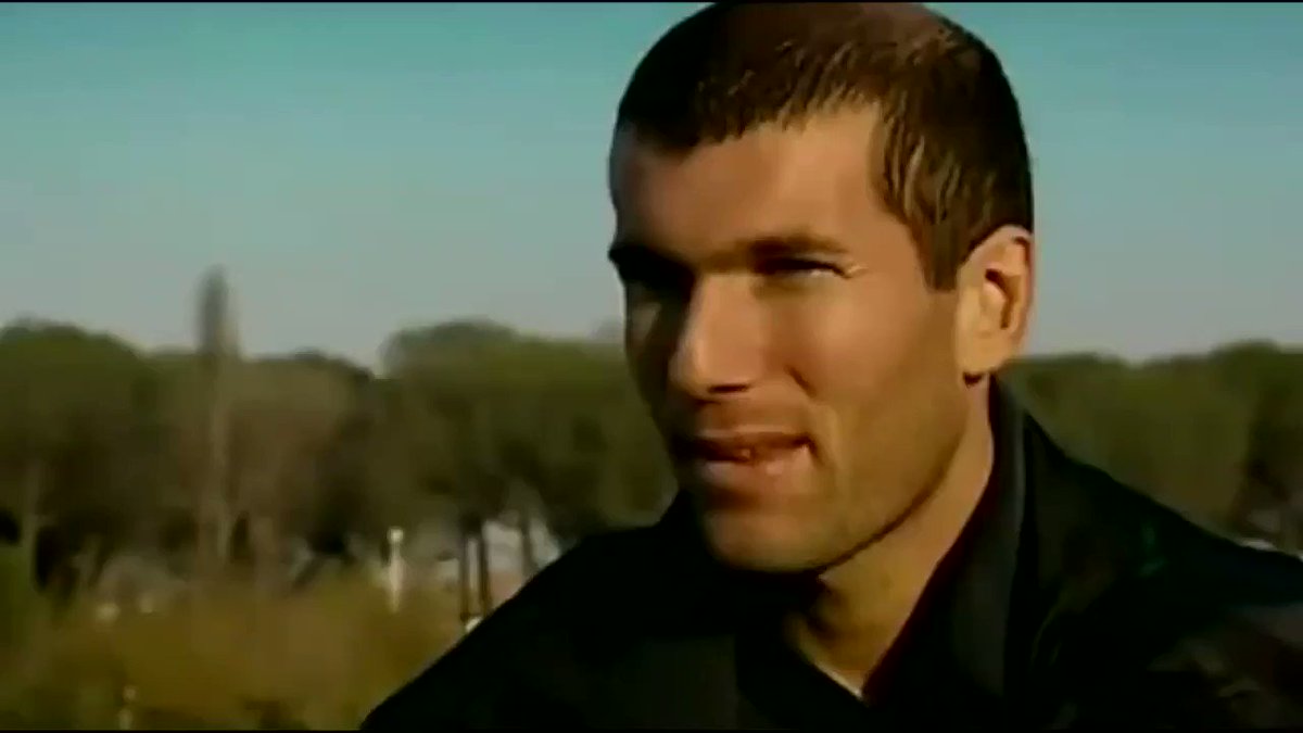⚽ Dos goles de Zidane de cabeza ganaron la Copa del Mundo en 1998
🇨🇱 Tras la final, Zizou dejó en claro quién es el mejor cabeceador que ha visto (es un chileno por si acaso 😍)
