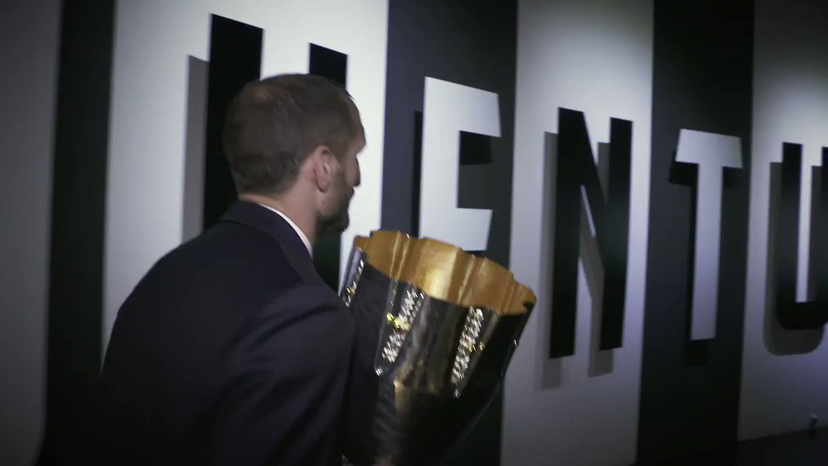 Il Tempio dei Trofei dello #JuventusMuseum ha una #Supercoppa in più 👍 😍⚽️⚪️⚫️ #SuperJuve 🏆