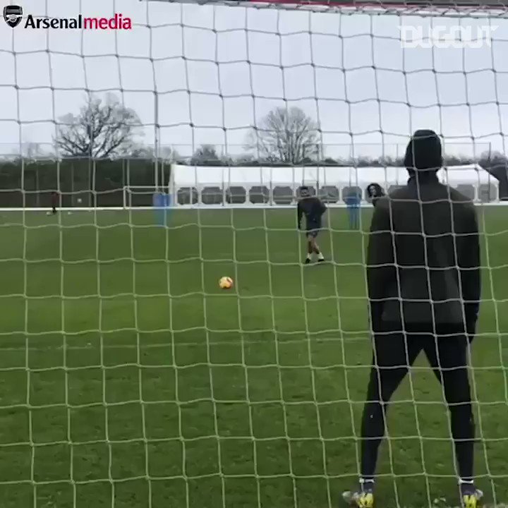 🧤@Arsenal's @Aubameyang7 isn't a bad keeper either 🔥