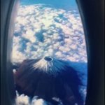 騙された!飛行機の窓から見える富士山だと思っていたのに!