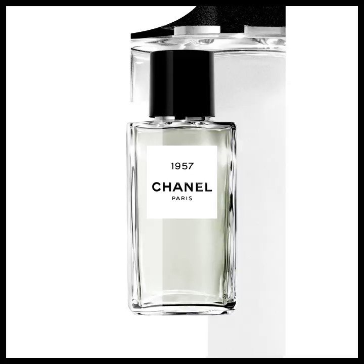 Coco Chanel had the audacity to draw upon rare ingredients and the talent to exalt them. 1957 is a reflection of that. A delicately sculpted accord of white musks. Luminous. #LesExclusifsdeChanel #LesExclusifs
Discover more on http://chanel.com/-LesExclusifs-2019 …