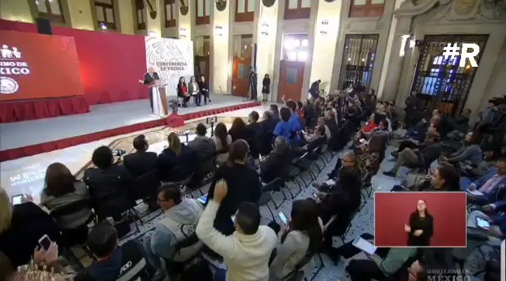 👏Más periodismo como este👏
Dos niños reporteros de #RadioAventureros se llevaron la #ConferenciaPresidente de hoy de @lopezobrador_
🔸¿Qué va a hacer para detener la creciente desaparición de menores de edad en México?
🔸¿Cómo se va a combatir la 'fuga de cerebros'?