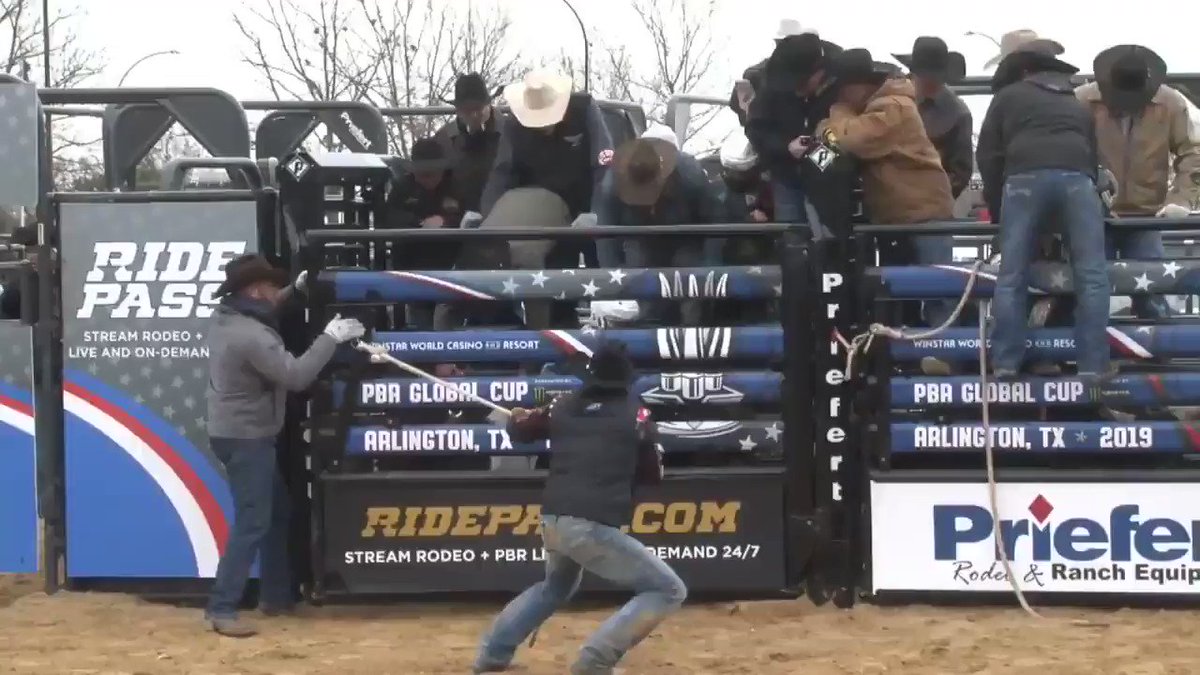 Made it look smooth.
Parker Crenshaw connects on the Arlington dirt, scoring 61 points.