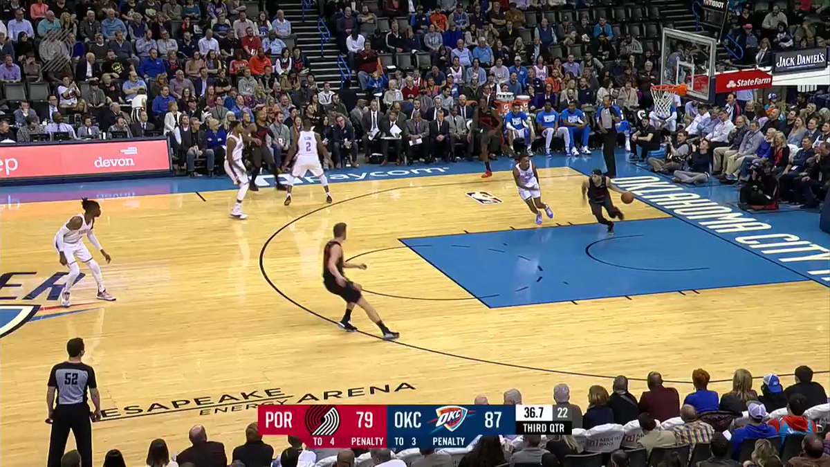 .@sdotcurry checks in ✅ Seth Curry gets the 3-point play ✅ https://t.co/sOPkwvaKSq