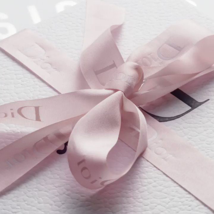 This Valentine’s Day, declare your love to those who bring you the most blissful joy. #valentinesday #fallinjoy #diorparfums
Discover more: http://on.dior.com/tw-valentinesday-film …