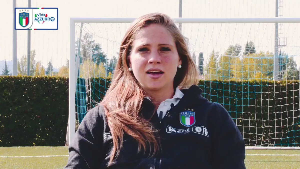 🎞 (TRAILER) Dalle partitelle in cortile con la sorella fino alla #Nazionale 🇮🇹: chi è Laura #Giuliani, estremo difensore della squadra azzurra e della #Juventus. @JuventusFCWomen
🎥 L'INTERVISTA COMPLETA 👉🏻 https://bit.ly/2IdKaRR
#Azzurre #ForzaAzzurre #VivoAzzurro