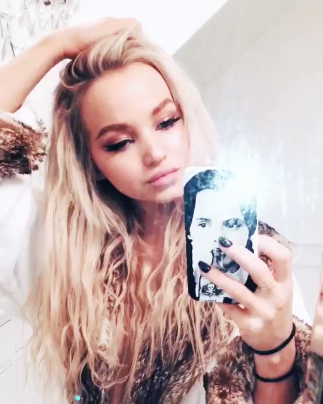 Your Friday night makeup inspo courtesy of @DoveCameron ✨