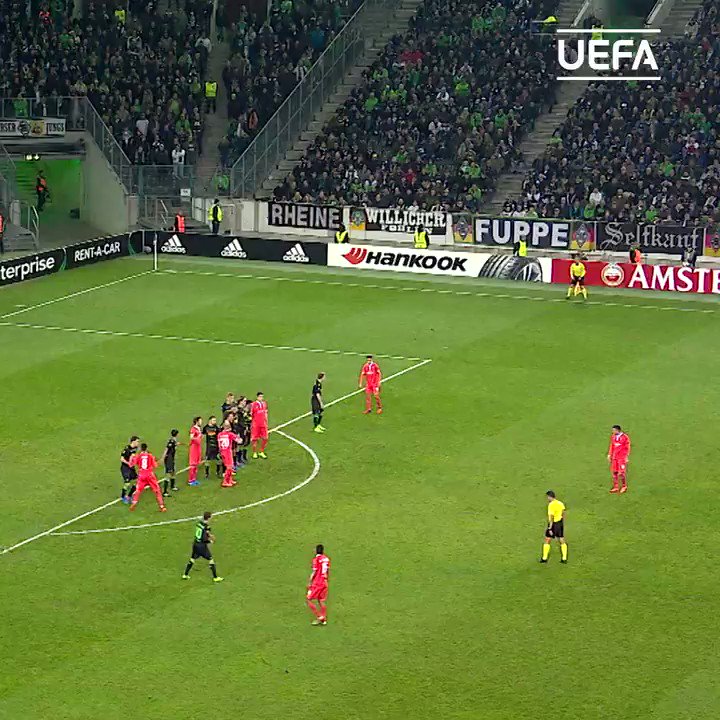 Um livre perfeito, com a assinatura de Federico Bernardeschi!😲👏
#UEL