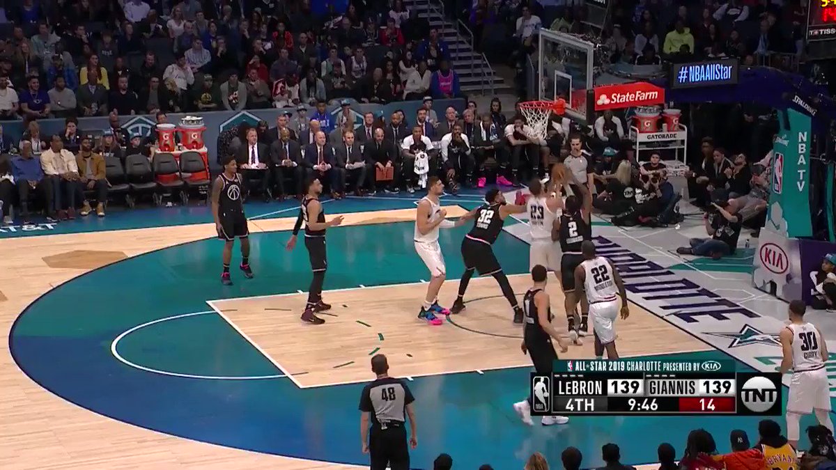 #NikolaVucevic and #TeamGiannis take back the lead.
@NikolaVucevic | #PureMagic
