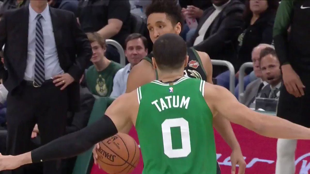 The Prez to the basket ⚡️
#FearTheDeer