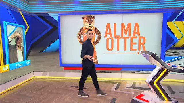 Before the Horn, the panelists debate about the best animal mascots with some fun (incorrect) facts