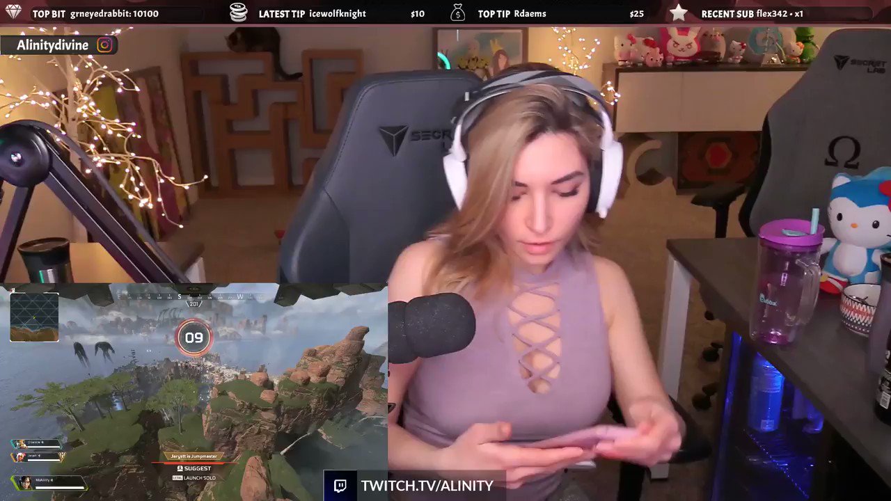 Стримерша Alinity сливы