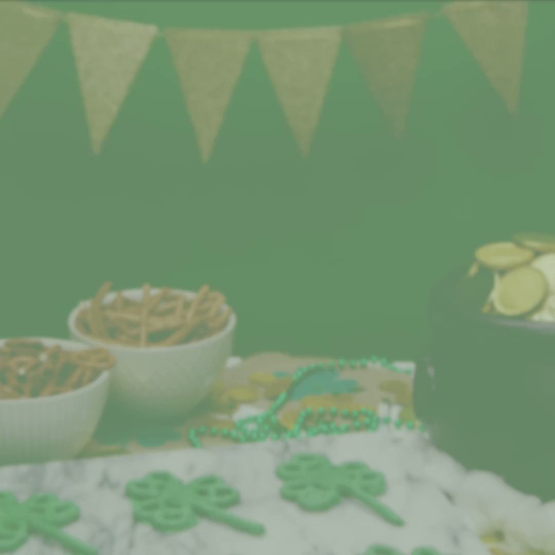 Need a fun and easy-to-make snack for #StPatricksDay? You’re in luck! ☘️ This Shamrock Pretzels no-bake treat is a sweet and salty pot of gold! 🌈