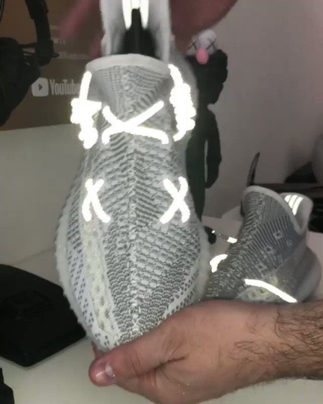 yeezy kaws laces