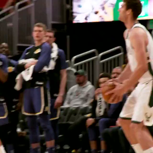 Brook Lopez mit seinem 5. Dreier beim @Bucks W!
#PhantomCam | #FearTheDeer