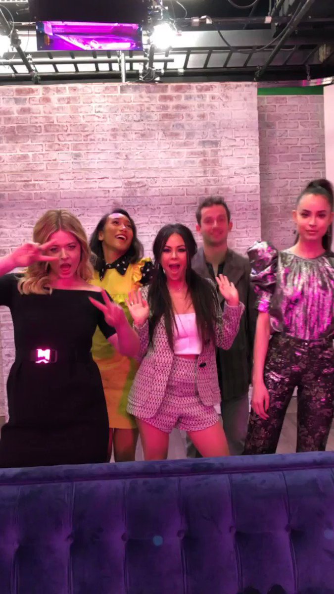 Oh, we LOVE a pretty little boomerang 💐 #PLLThePerfectionists @PLLTVSeries