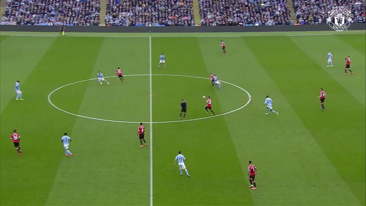 Prueba visual de que los goles son lo máximo 😄
#UnDiaComoHoy #MUFC