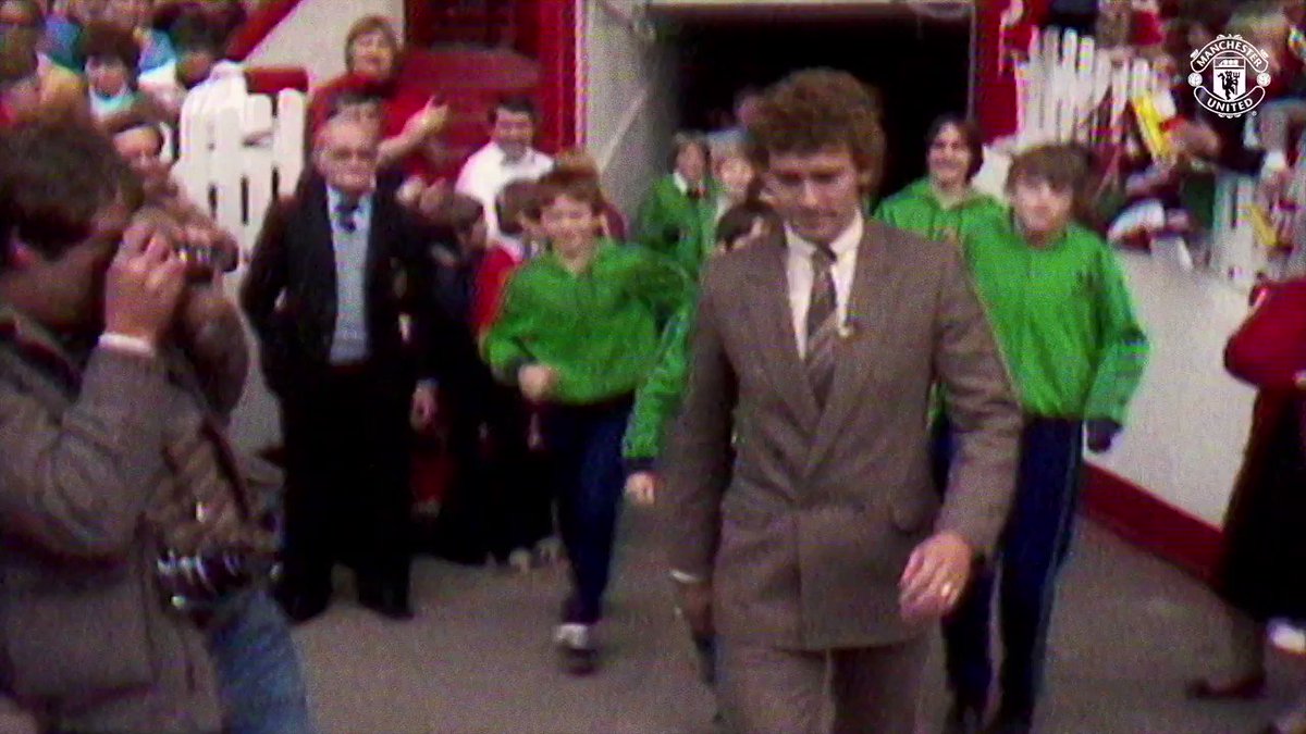 *Goosebumps*
A worthy tribute to @BryanRobson, a true #MUFC great. 🌟