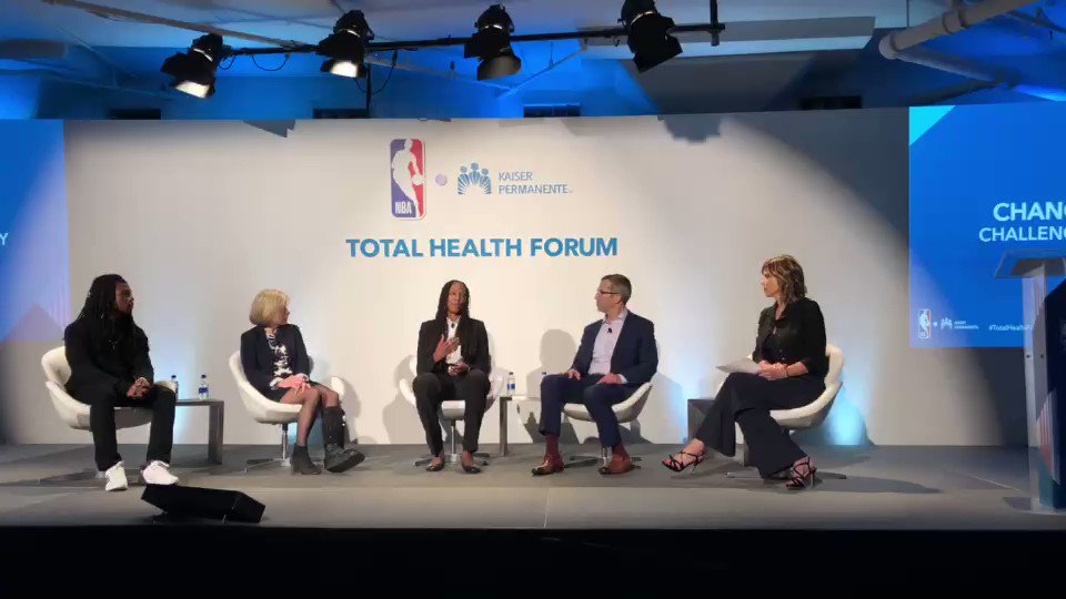 “It used to be kind of dark all over the place, but now I have color back.”
@wnba legend @Chold1 opens up about her strength and bravery through depression. #TotalHeathForum @kpshare