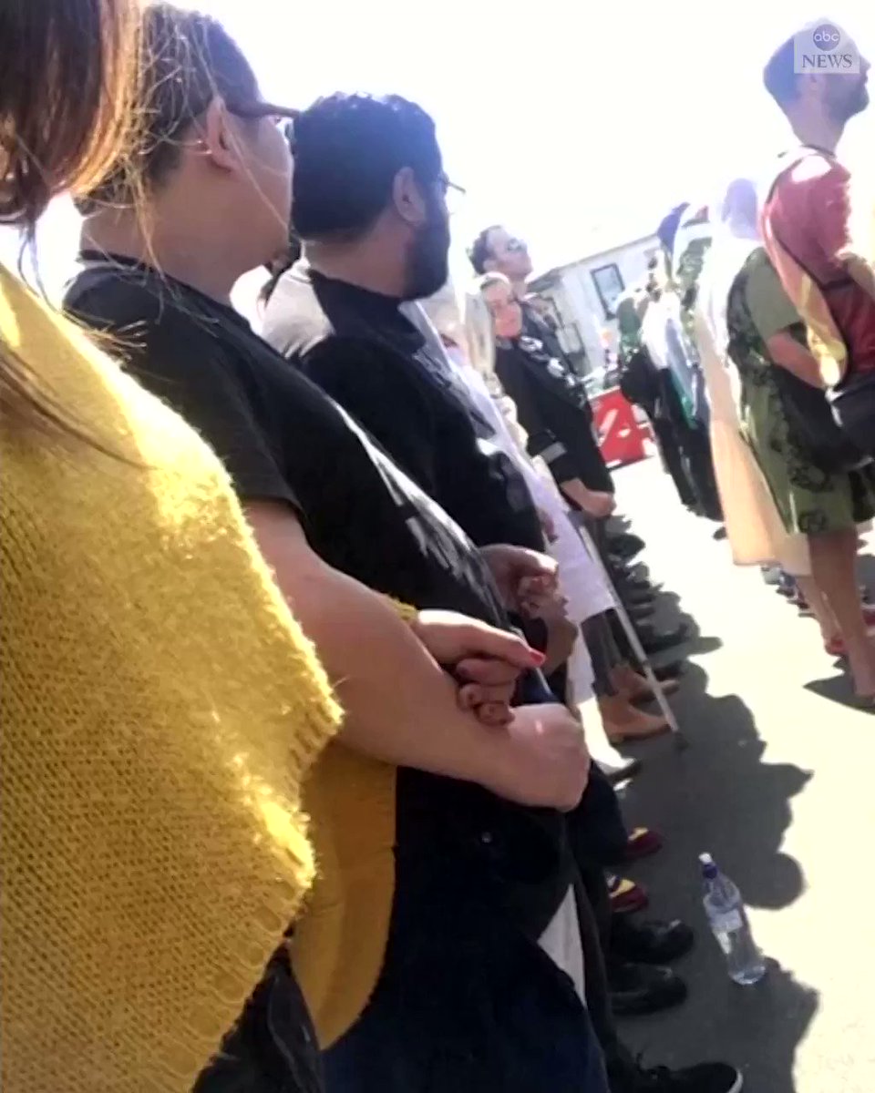 Hundreds of people locked arms, forming a human chain around a mosque in Wellington, New Zealand, symbolically shielding Muslims during Friday prayers, one week after 50 people were killed in Christchurch terror attack. https://abcn.ws/2Jvn7lW