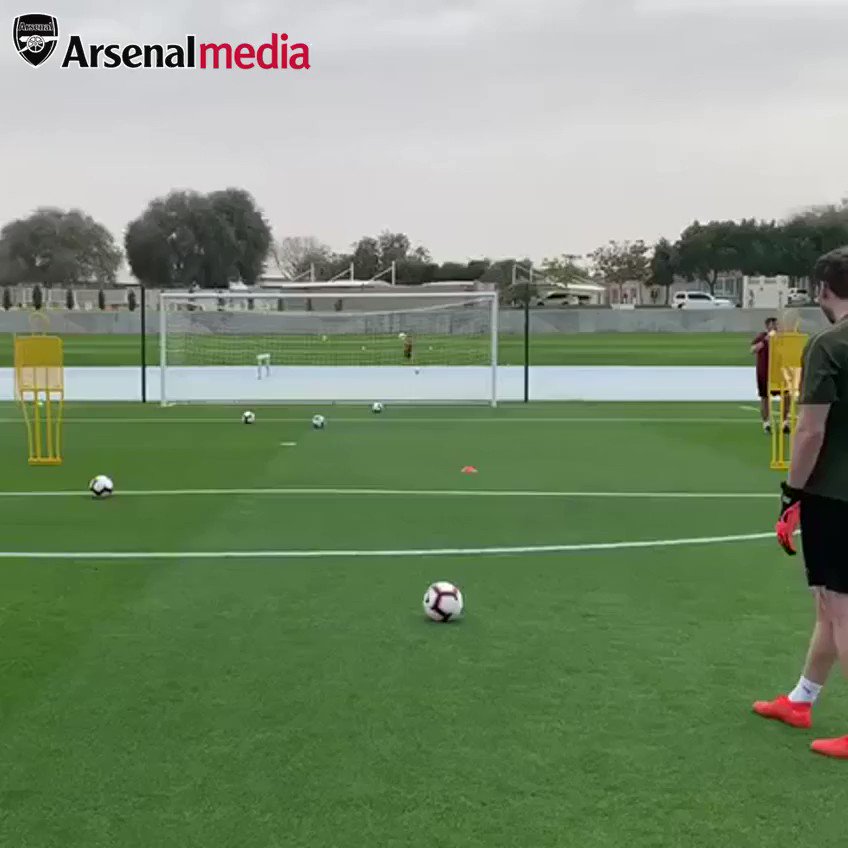 Crossbar challenge? No problem for @PetrCech π
#ArsenalInDubai π¦πͺ
