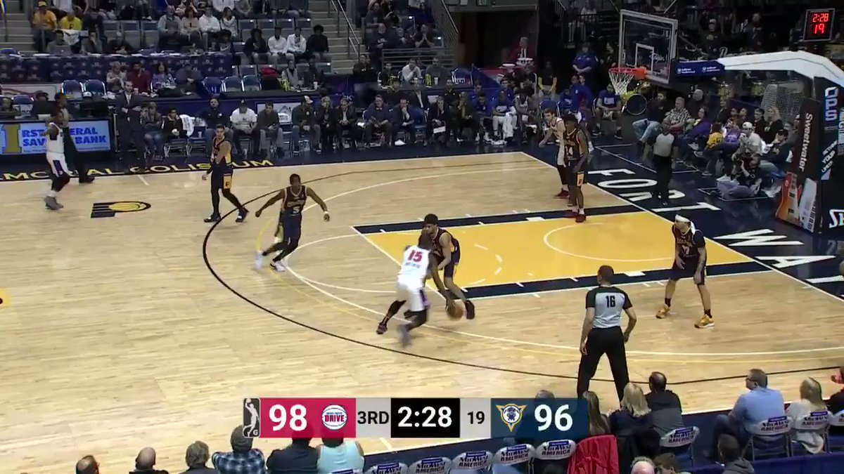 .@pacers assignee @EdmondSumner with the pin-point alley-oop pass from THREE-QUARTERS COURT 😲
@TheMadAnts vs. @grdrive: https://on.nba.com/2TTgej7