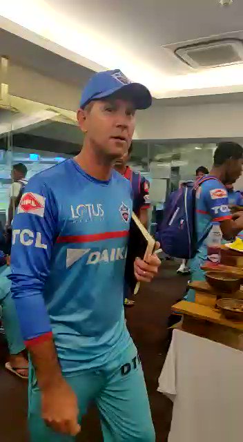 This. Is. New. Delhi. ❤
Coach Ricky Ponting out there giving us all the #MotivationalFeels with his speech after the #MIvDC game 👏🔥
The boys are ready for #DCvCSK at #QilaKotla!
#ThisIsNewDelhi #DelhiCapitals #CoachSpeaks