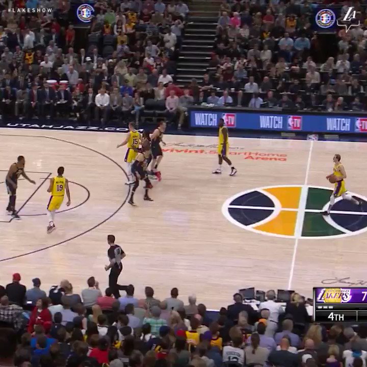 .@ACFresh21 drops the hammer!!
#LakeShow (📺: @SpectrumSN & ESPN)