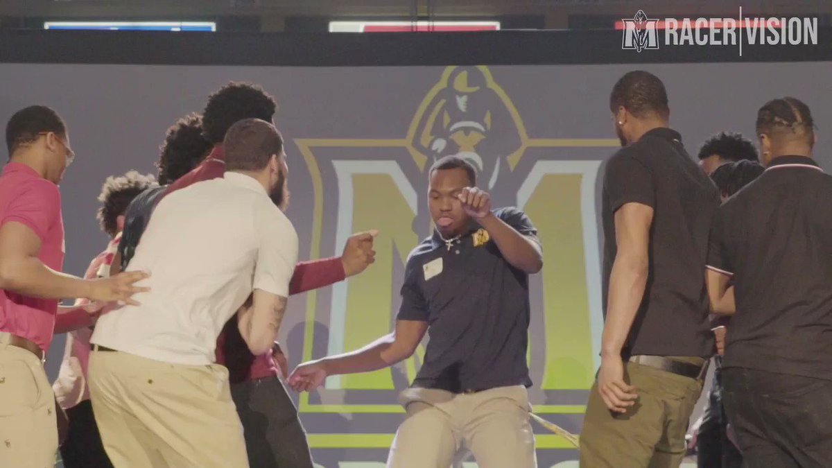 π₯: A night filled with highlights, banners, awards, poems and some dance moves! πΊ
A BIG Thank You to our Racer Club members for making the 2019 @RacersHoops Banquet a night to remember!
#GoRacers #RacerTradition πππ
Full Recap: http://bit.ly/MBB19BanquetΒ
