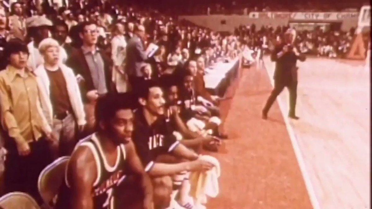 The @Bucks relive their 1971 NBA championship with @kaj33 in the building for #NBAPlayoffs action!
📺: @NBAonTNT