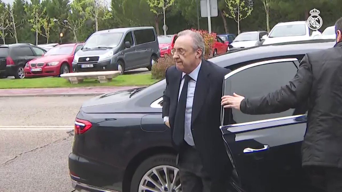 Florentino Pérez acudió al tanatorio por el fallecimiento de Agustín Herrerín.
http://bit.ly/RM_FP_AH | #RealMadrid Síguenos en nuestras redes como RMCSITE. #HalaMadrid #RMCSITE