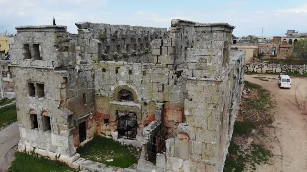 Wow. #Syria’s Qalb Lozeh, a 5th century church in #Idlib, is the source of inspiration for Europe’s Romanesque and Gothic Cathedrals, including #NotreDame.
This treasure is under threat today by Earth’s largest Al-Qaeda franchise—protected by the US & EU.