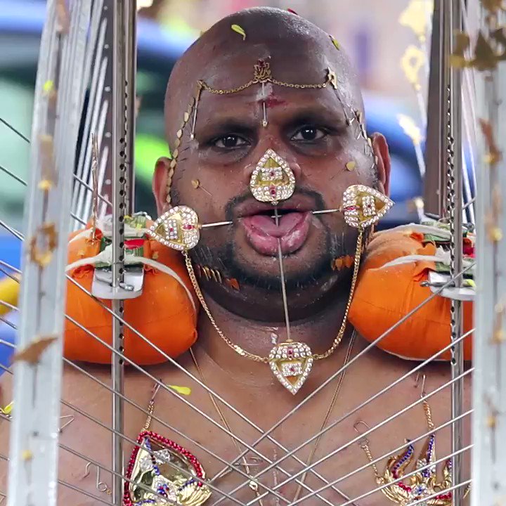 News from Sri Lanka almost makes us lose the faith... But then these guys, deep in their faith, wow everyone around.
Today I share a video about Thaipusam in #Singapore: https://youtu.be/OVxszSo-RWo
Cheers to all religions ❤️ and happy Easter Sunday