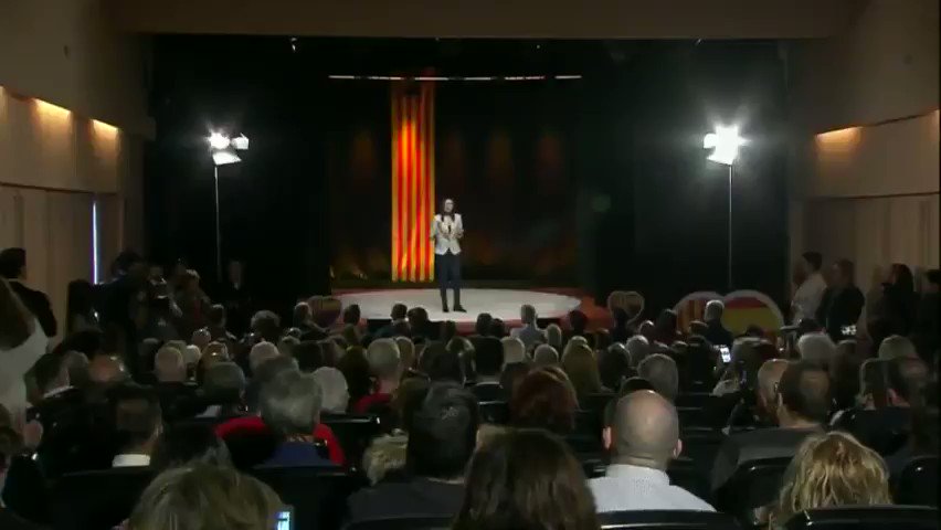 👉 No vamos a tener complejos para aplicar el 155 y garantizar nuestras libertades.
🍊 @InesArrimadas "Hay que asegurarse de que el dinero se invierta en hospitales 🏥 y colegios 🏫; no en chiringuitos y enchufados" #CsConLaLibertad