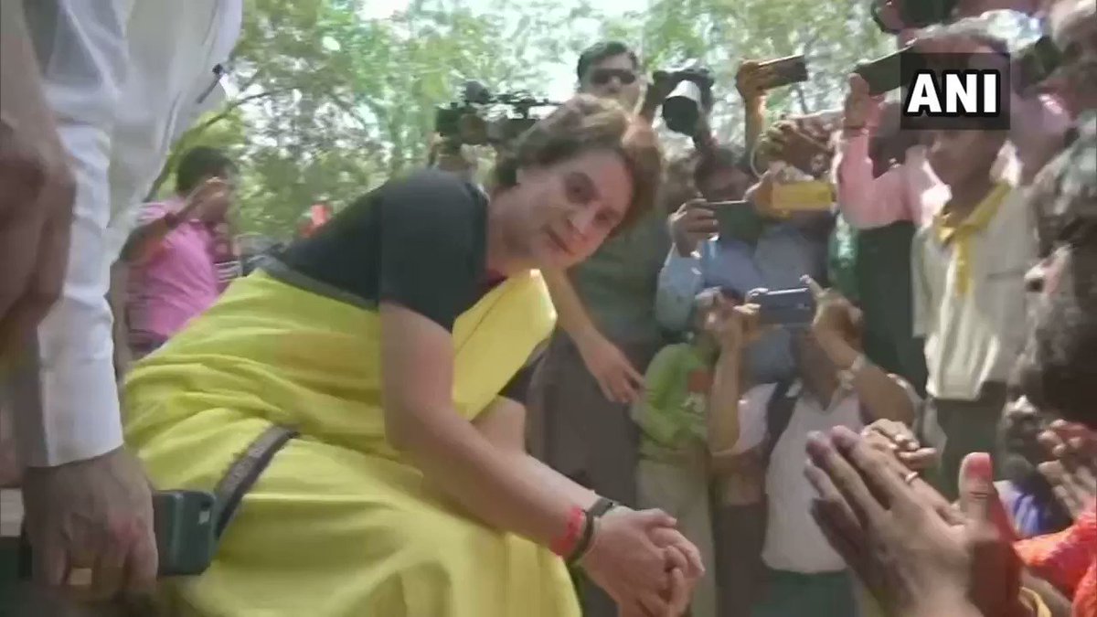 #WATCH Priyanka Gandhi Vadra, Congress General Secretary for Uttar Pradesh (East) meets snake charmers in Raebareli, holds snakes in hands.