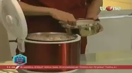 Cara sehat dan tepat untuk memperbaiki tekstur nasi yang lembek, begini caranya.Dapatkan berbagai informasi lain hanya di tvOne connect, android http://bit.ly/2CMmL5z & ios http://apple.co/2Q00Mfc #tvOneNews