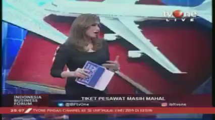 Mahalnya harga tiket pesawat domestik dikeluhkan banyak pihak. Bahkan mahalnya tiket pesawat sudah mempengaruhi perekonomian.Dapatkan berita lain hanya di tvOne connect, android http://bit.ly/2CMmL5z & ios http://apple.co/2Q00Mfc #tvOneNews