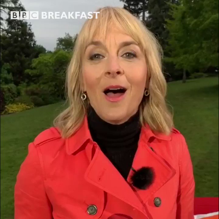 🙌 @louiseminchin is giving us that #FridayFeeling as we talk about how to have a happier, healthier #menopause
#BBCMenopause