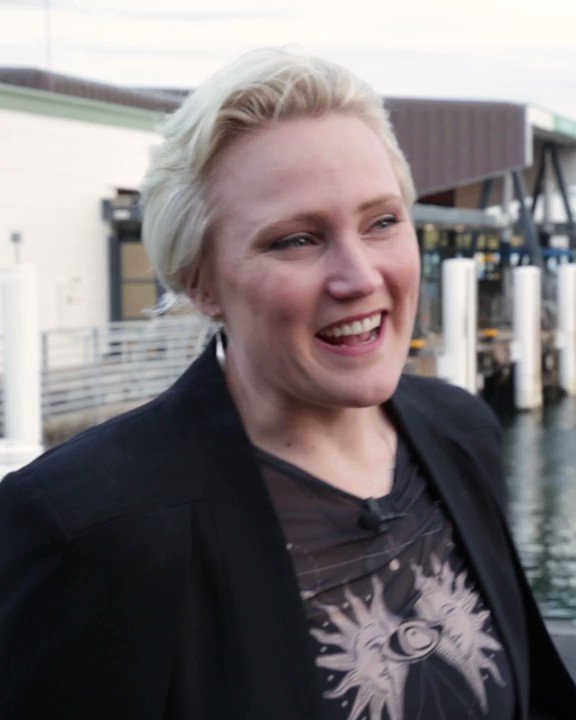 An Australian filmmaker traveling to America for a film festival is heading for the wrong town. A United Flight Attendant takes on a starring role in this real-life drama. http://united.com/ConnectionsMatter …